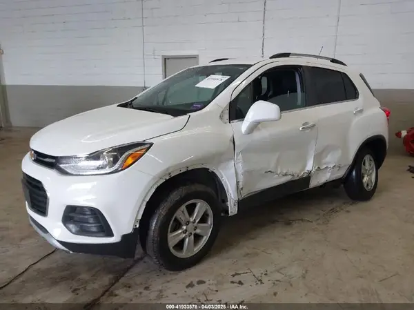 KL7CJPSB5LB022955 2020 CHEVROLET TRAX - Image 2
