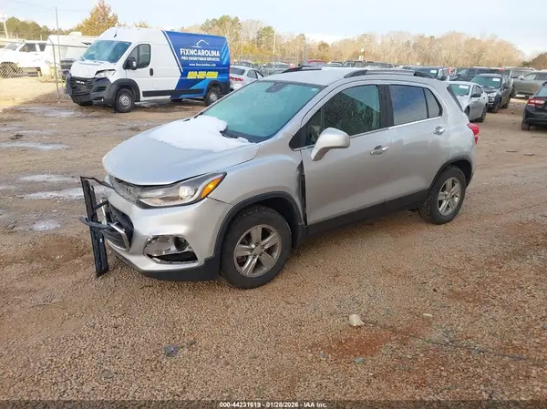 KL7CJPSB5LB027976 2020 CHEVROLET TRAX - Image 2