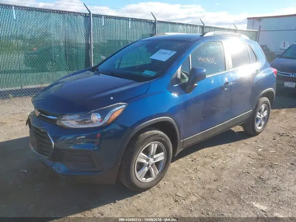 KL7CJPSB5LB326965 2020 CHEVROLET TRAX - Image 2