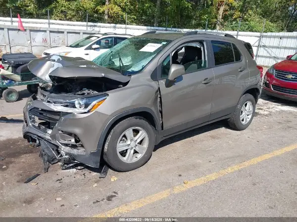 KL7CJPSB5MB303803 2021 CHEVROLET TRAX - Image 2