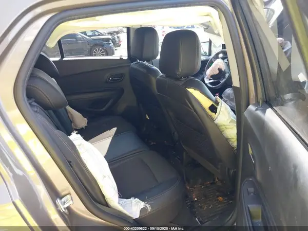 KL7CJPSB5MB303803 2021 CHEVROLET TRAX - Image 8