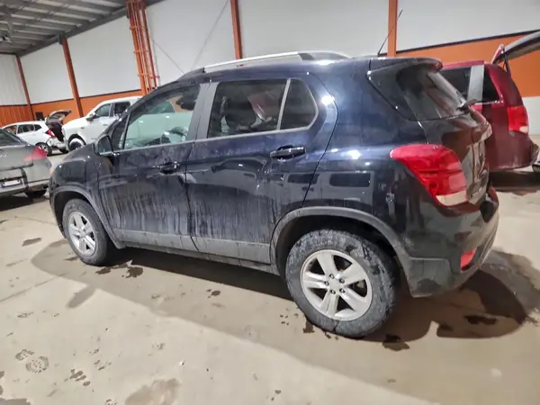 KL7CJPSB5MB332833 2021 CHEVROLET TRAX - Image 2