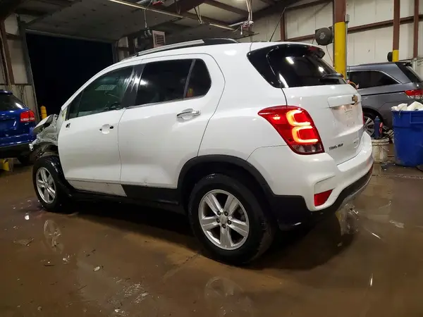 KL7CJPSB6JB557550 2018 CHEVROLET TRAX - Image 2