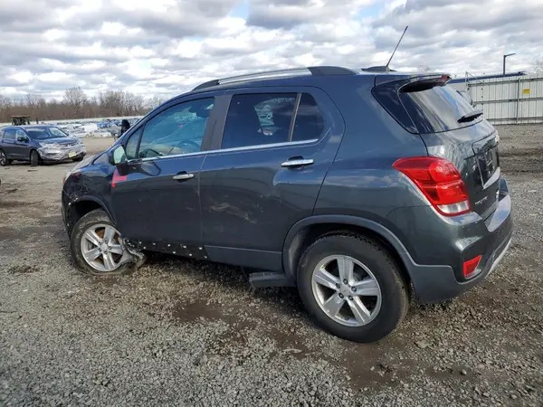KL7CJPSB6JB581895 2018 CHEVROLET TRAX - Image 2