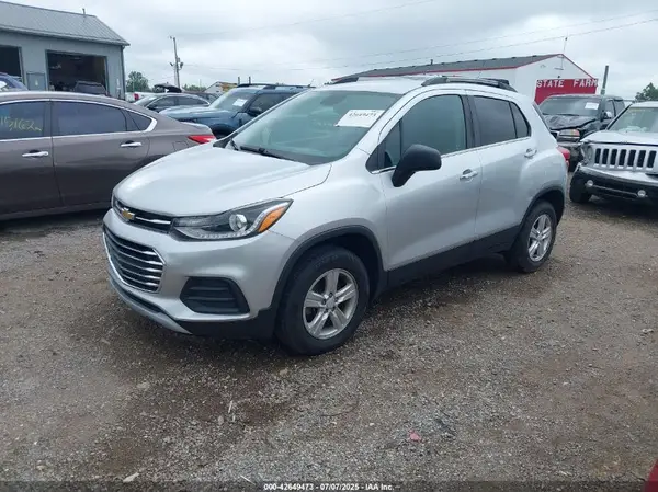 KL7CJPSB6JB584652 2018 CHEVROLET TRAX - Image 2