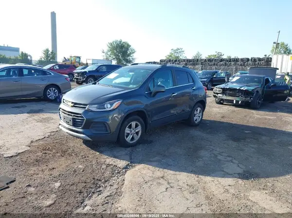 KL7CJPSB6JB595828 2018 CHEVROLET TRAX - Image 2