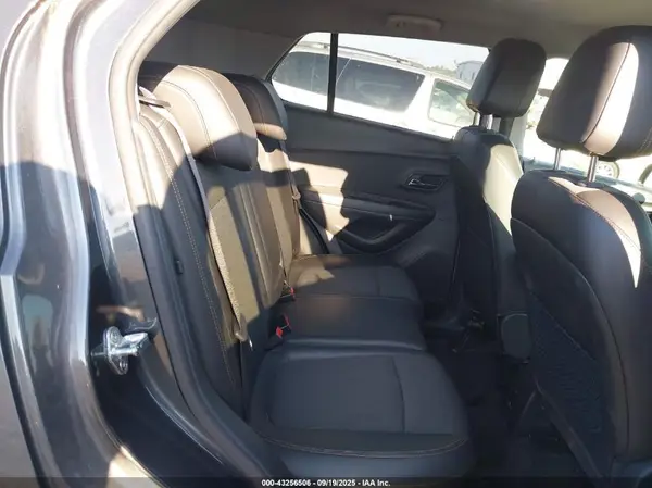 KL7CJPSB6JB595828 2018 CHEVROLET TRAX - Image 8