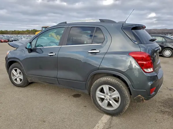 KL7CJPSB6JB602289 2018 CHEVROLET TRAX - Image 2