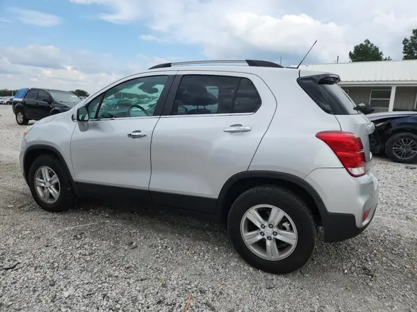 KL7CJPSB6JB617830 2018 CHEVROLET TRAX - Image 2