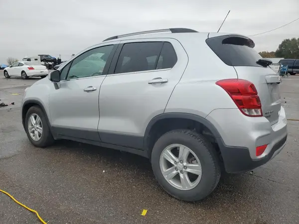 KL7CJPSB6JB689661 2018 CHEVROLET TRAX - Image 2