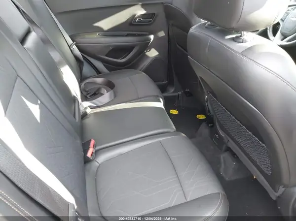 KL7CJPSB6JB701419 2018 CHEVROLET TRAX - Image 8