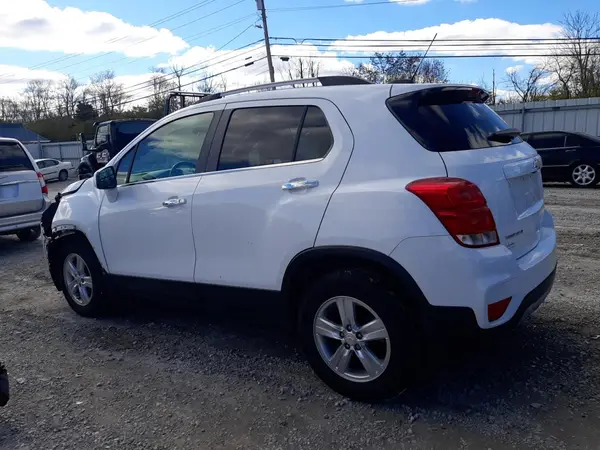 KL7CJPSB6JB706183 2018 CHEVROLET TRAX - Image 2