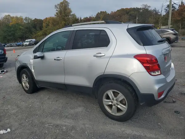 KL7CJPSB6JB714638 2018 CHEVROLET TRAX - Image 2