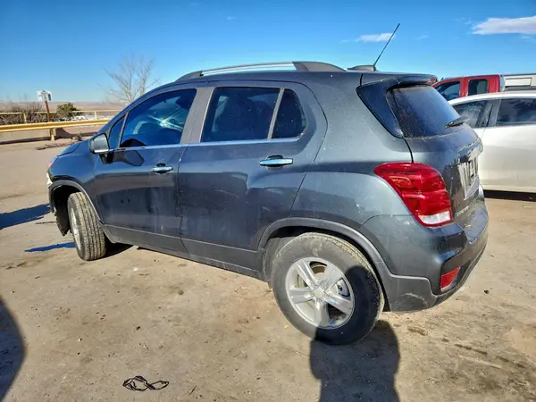 KL7CJPSB6JB714722 2018 CHEVROLET TRAX - Image 2