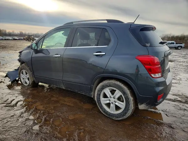 KL7CJPSB6JB718205 2018 CHEVROLET TRAX - Image 2
