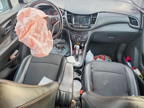 KL7CJPSB6JB718205 2018 CHEVROLET TRAX - Image 8