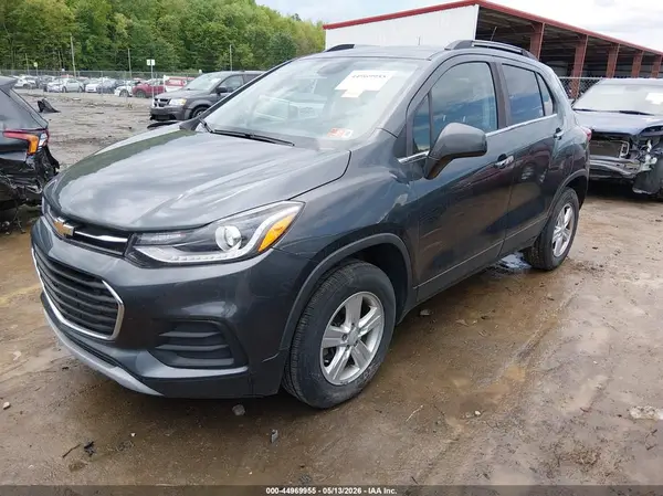 KL7CJPSB6JB725042 2018 CHEVROLET TRAX - Image 2