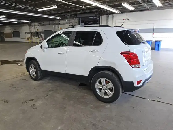 KL7CJPSB6KB753621 2019 CHEVROLET TRAX - Image 2