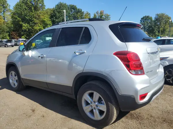 KL7CJPSB6LB002701 2020 CHEVROLET TRAX - Image 2