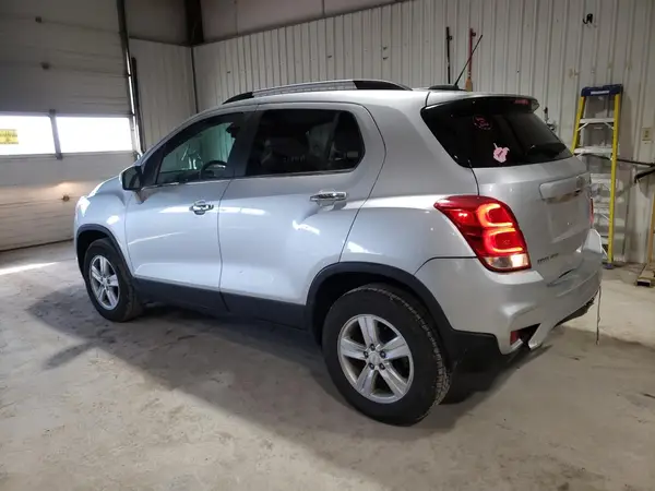 KL7CJPSB6LB022057 2020 CHEVROLET TRAX - Image 2