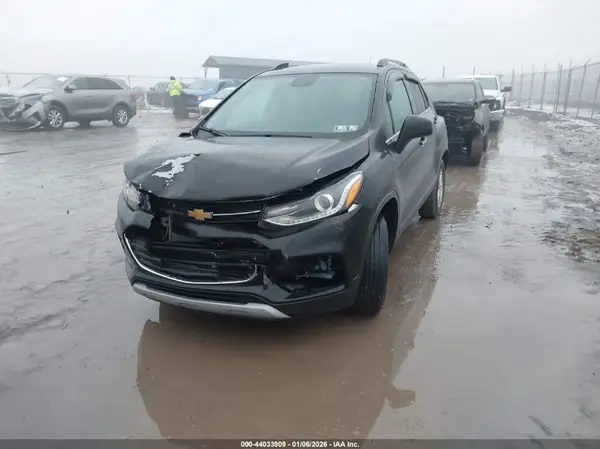 KL7CJPSB6LB072165 2020 CHEVROLET TRAX - Image 2
