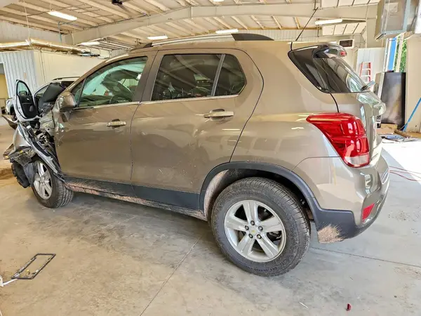 KL7CJPSB6LB332595 2020 CHEVROLET TRAX - Image 2