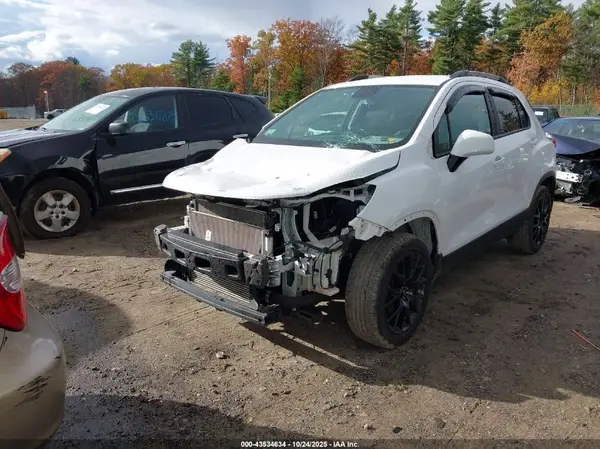 KL7CJPSB6MB313868 2021 CHEVROLET TRAX - Image 2