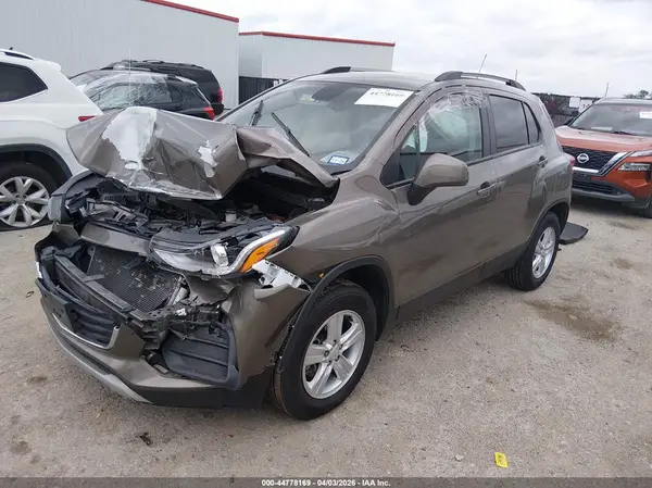 KL7CJPSB6MB319184 2021 CHEVROLET TRAX - Image 2