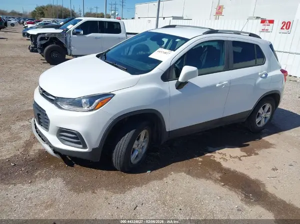 KL7CJPSB6MB321730 2021 CHEVROLET TRAX - Image 2