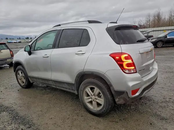 KL7CJPSB6MB325048 2021 CHEVROLET TRAX - Image 2