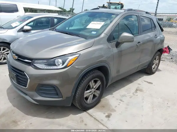 KL7CJPSB6MB325440 2021 CHEVROLET TRAX - Image 2