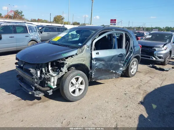 KL7CJPSB6MB325633 2021 CHEVROLET TRAX - Image 2