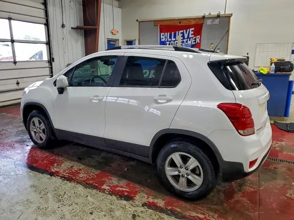 KL7CJPSB6MB329620 2021 CHEVROLET TRAX - Image 2