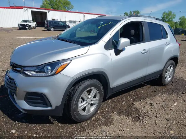 KL7CJPSB6MB339502 2021 CHEVROLET TRAX - Image 2