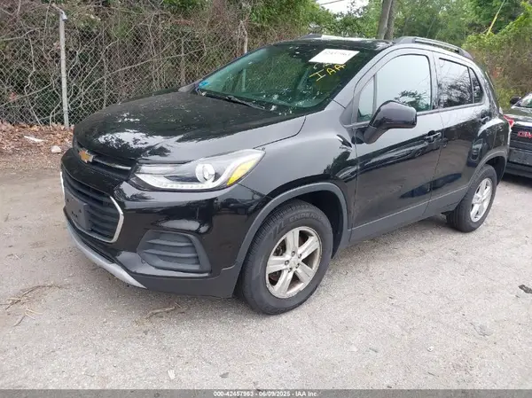 KL7CJPSB6MB340892 2021 CHEVROLET TRAX - Image 2