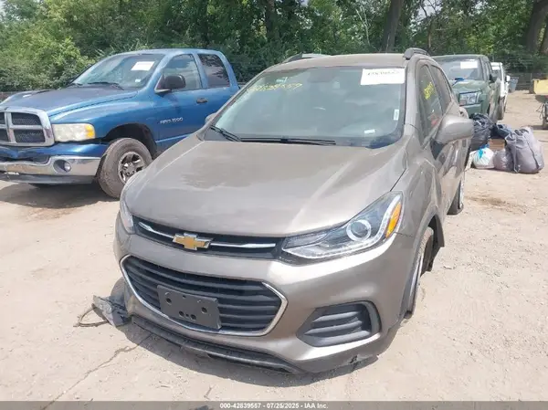 KL7CJPSB6MB347213 2021 CHEVROLET TRAX - Image 2