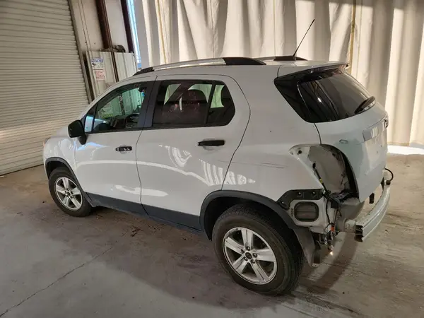 KL7CJPSB6MB350015 2021 CHEVROLET TRAX - Image 2