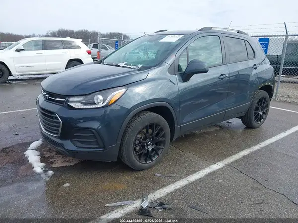 KL7CJPSB6MB351844 2021 CHEVROLET TRAX - Image 2