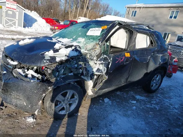 KL7CJPSB6MB359569 2021 CHEVROLET TRAX - Image 2