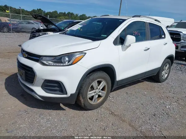 KL7CJPSB7HB158267 2017 CHEVROLET TRAX - Image 2