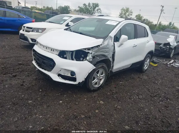 KL7CJPSB7JB508700 2018 CHEVROLET TRAX - Image 2