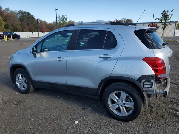 KL7CJPSB7JB509393 2018 CHEVROLET TRAX - Image 2