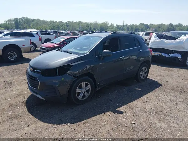 KL7CJPSB7JB560828 2018 CHEVROLET TRAX - Image 2