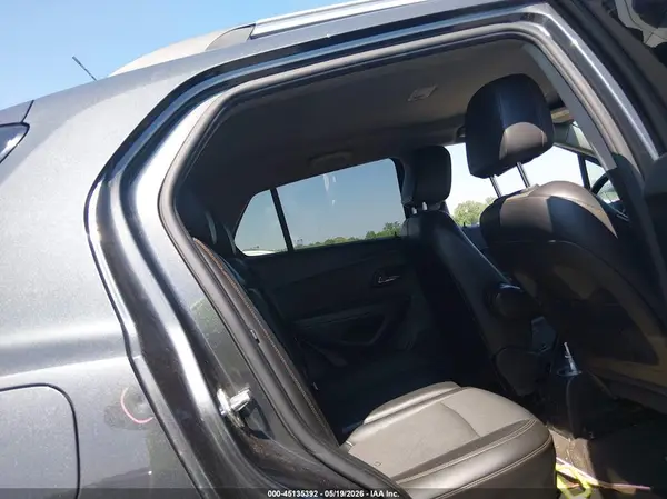 KL7CJPSB7JB560828 2018 CHEVROLET TRAX - Image 8