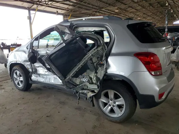 KL7CJPSB7JB569819 2018 CHEVROLET TRAX - Image 2
