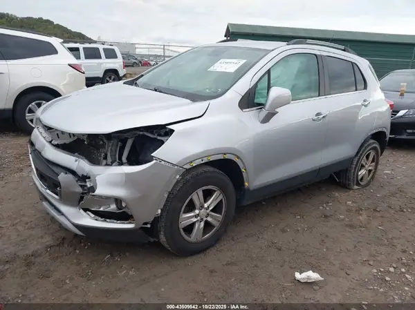 KL7CJPSB7JB580397 2018 CHEVROLET TRAX - Image 2