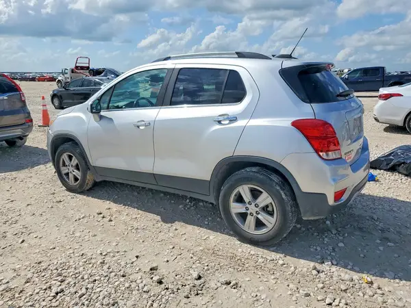 KL7CJPSB7JB581646 2018 CHEVROLET TRAX - Image 2