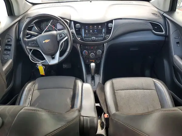 KL7CJPSB7JB581646 2018 CHEVROLET TRAX - Image 8