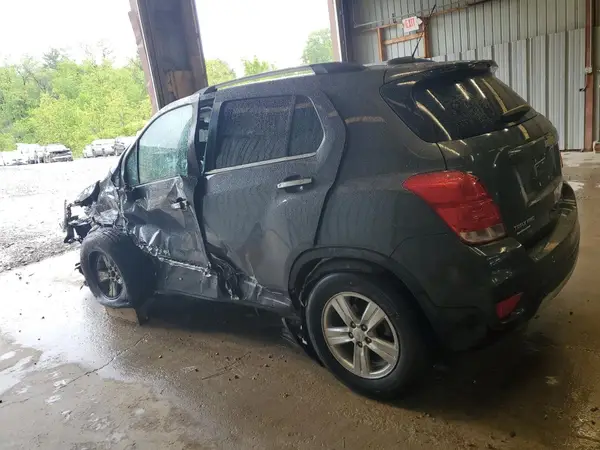 KL7CJPSB7JB593585 2018 CHEVROLET TRAX - Image 2