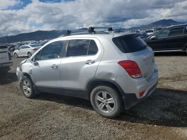 KL7CJPSB7JB605895 2018 CHEVROLET TRAX - Image 2
